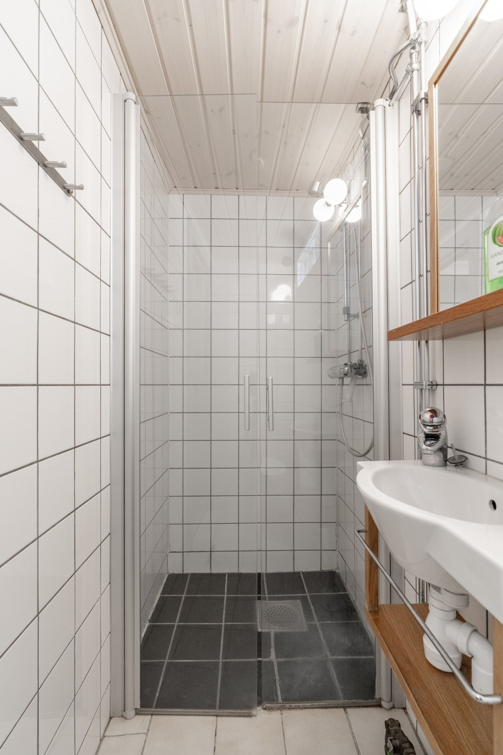 Nedre plan gäststuga Lidvägen 11