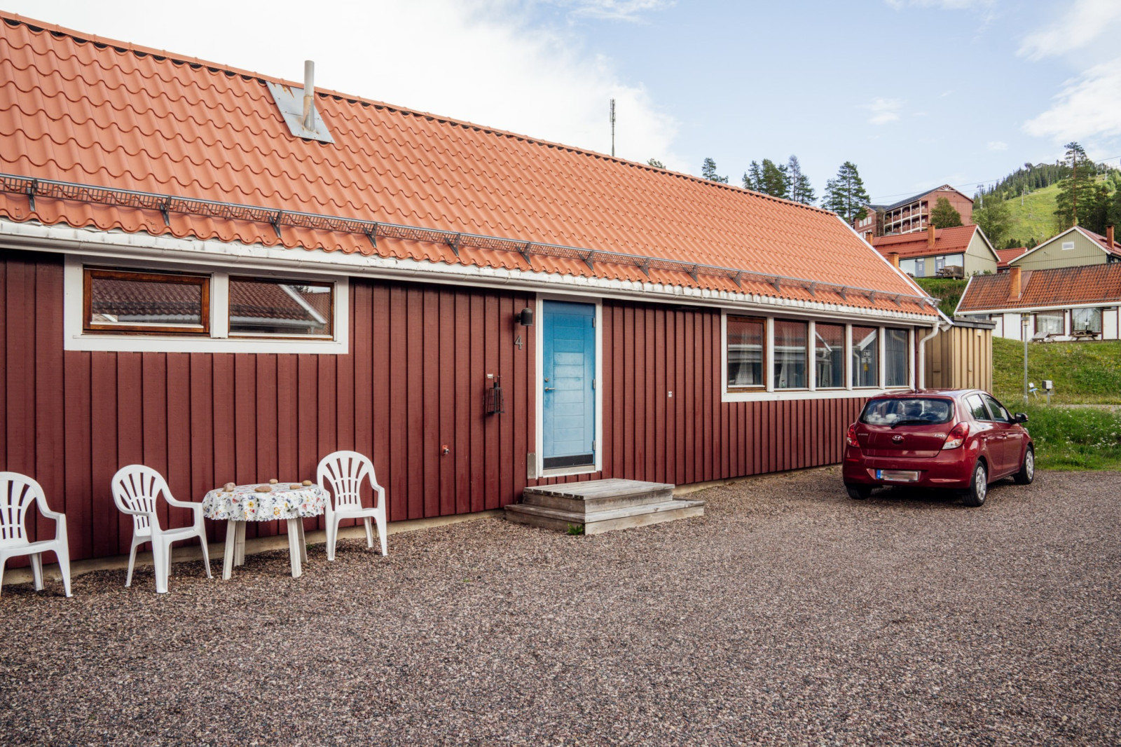 Gårdshus med tvättstuga, bastu och samlingslokal Sjungarbacken 1035