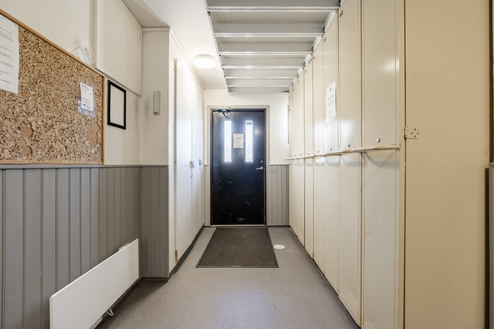 Gemensam entré med skidskåp Grå Byn 6 H